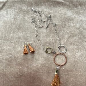 Necklace/earrings